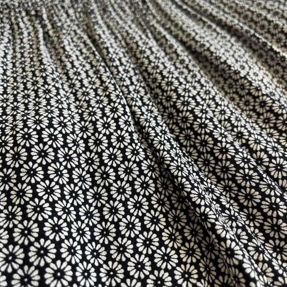 Brandy Melville - high waisted, floral, mini skirt - Picture 3 of 5